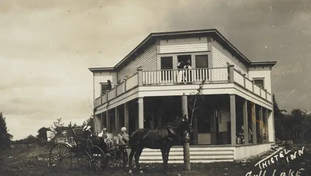 Thistel Inn with horse and buggy